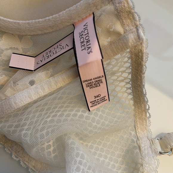Victoria’s Secret NWT Dream Angels Lined Demi Bra - Picture 4 of 5